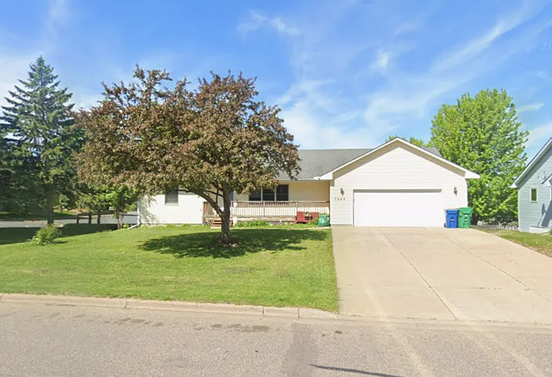 5 bed, 2.0 bath, 2450 sqft, $2,400 — Photo 2