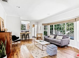 17811 Bromley Ct, Encino, CA 91316