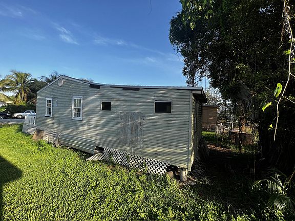 3rd image of 339 Banyan Avenue