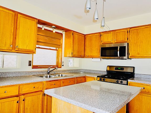 5th image of 4029 N Odell Ave