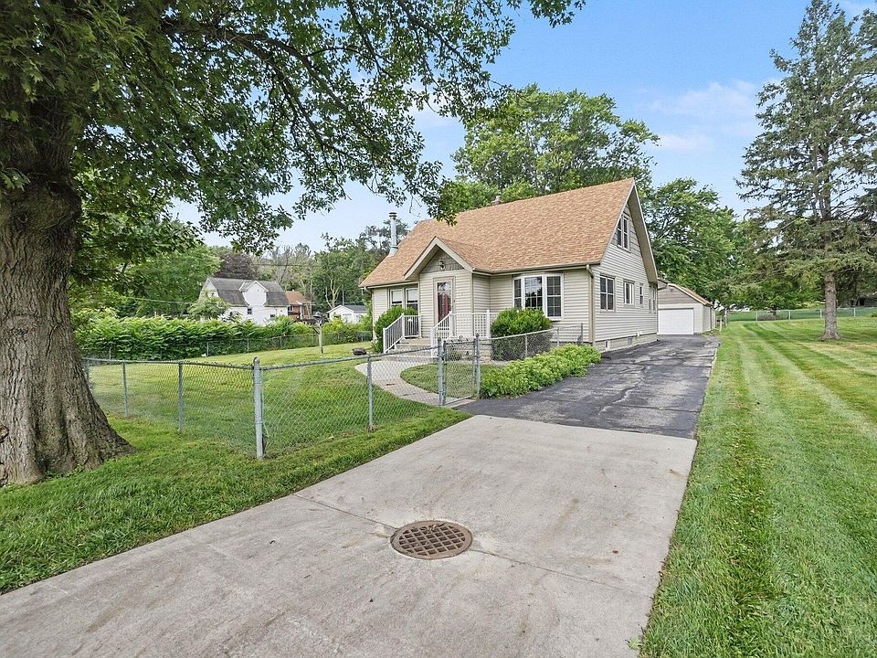 1st image of 8 Bennett Ave