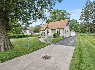 8 Bennett Ave, Council Bluffs, IA 51503