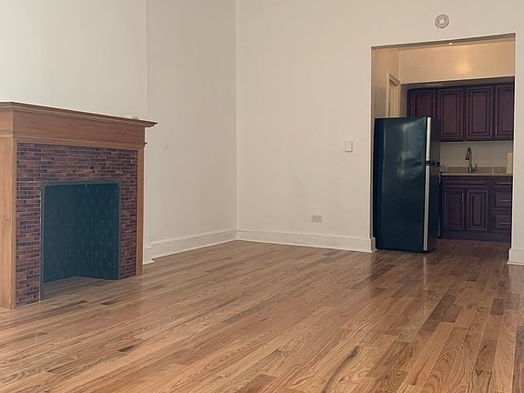 3rd image of 322 W 77th St #3R