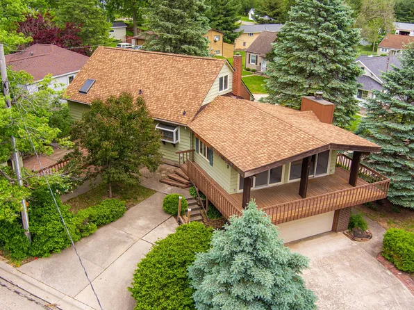 609 Moss Pl, Dixon, IL 61021