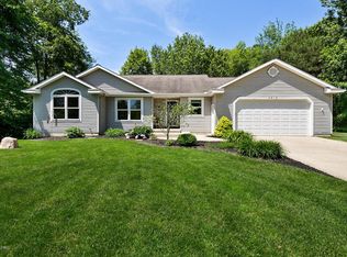4913 Pinedell Ave NE, Comstock Park, MI 49321
