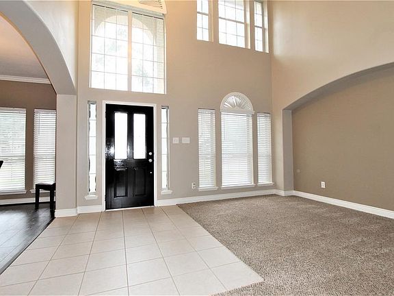 5th image of 15718 Stroudwater Ln