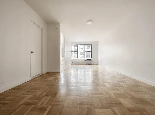 Rented by Manhattan Realty Group | media 2