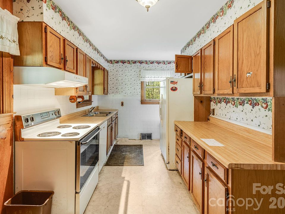 16th image of 435 Upper Glady Fork Rd