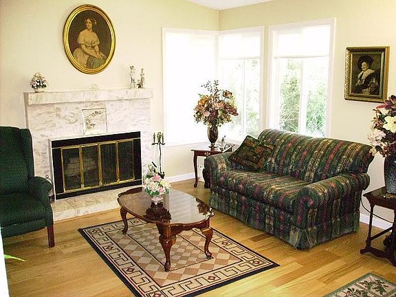 3rd image of 1544 Aldrich Way