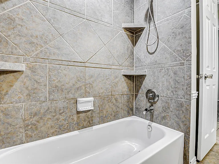 9842 Shell Rock Rd — Photo 16