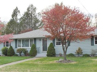 31 Fedak Dr, Chicopee, MA 01013