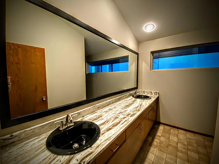 7S560 Donwood Dr E — Photo 12
