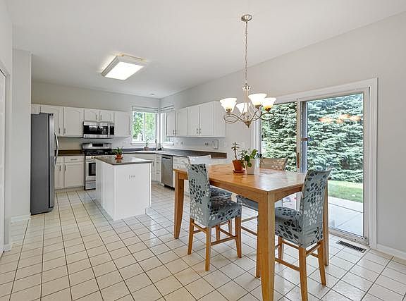 5th image of 1830 Cambridge Ln