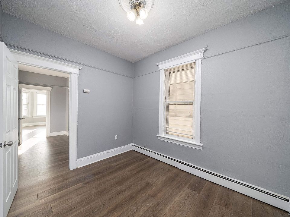 1st image of 164 Highland Ave #4
