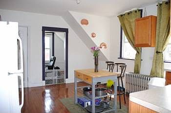 4th image of 3615 N Artesian Ave #2