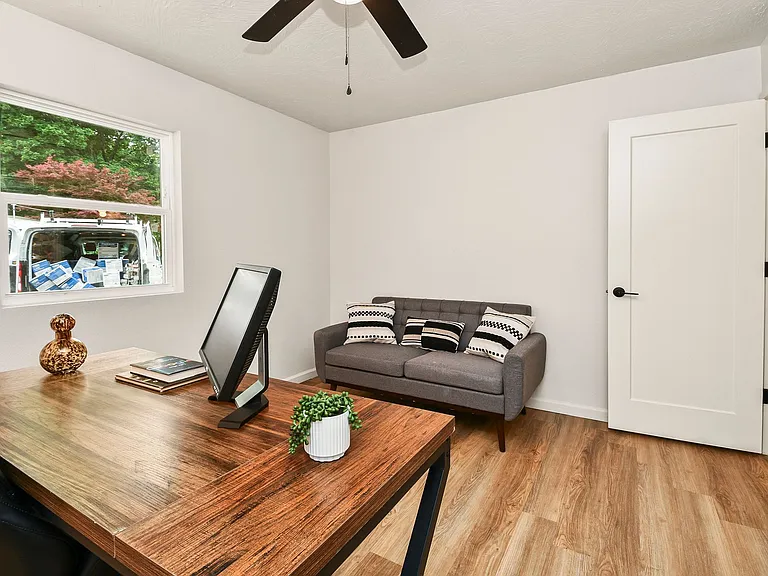 2035 S Florence Ave — Photo 39