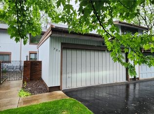 721 Tinkers Ln, Northfield, OH 44067