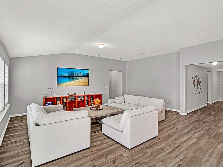 8272 Victory Crossing Blvd — Photo 4