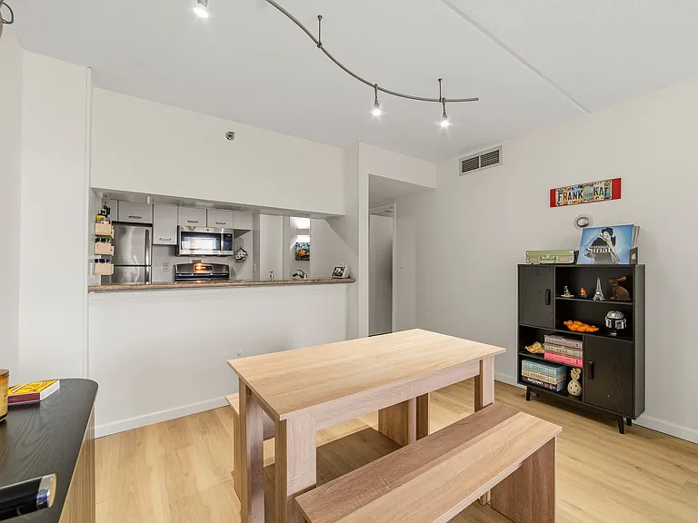 4 Martine Ave #707 — Photo 24