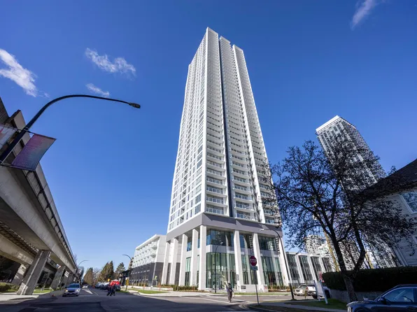 6087 Wilson Ave #2702, Burnaby, BC V5H 4R8