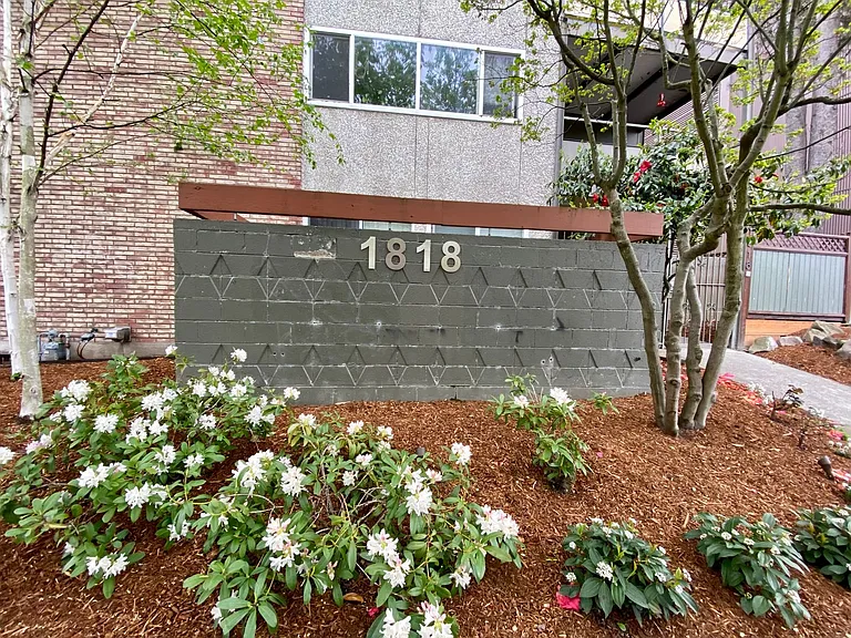 1818 Harvard Ave — Photo 2