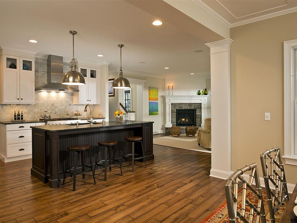 1st image of 2 Pickett Ln