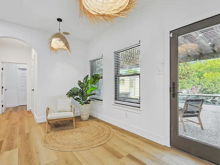 1088 Pondview Dr — Photo 39