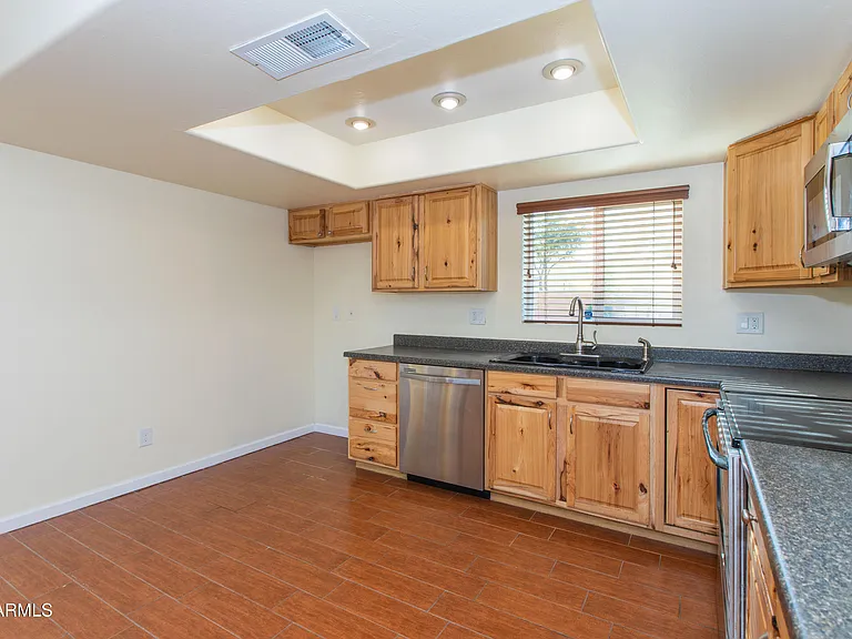 1813 E Ellis Dr — Photo 24