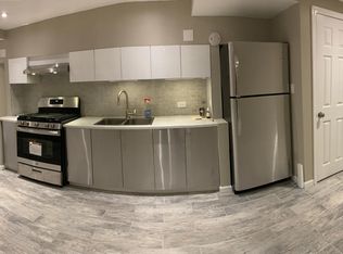 3215 S Wallace St #1B, Chicago, IL 60616