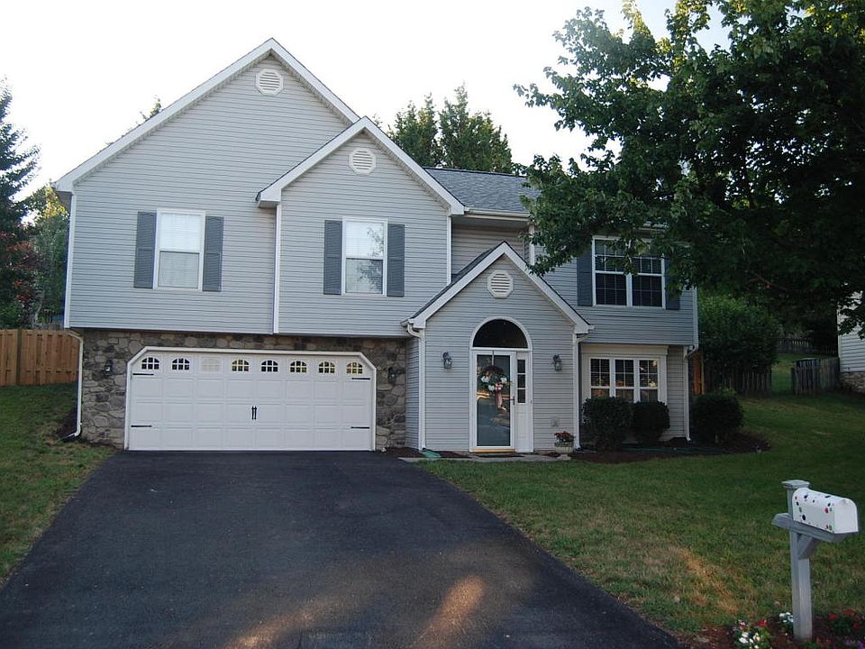 1st image of 1923 Summerfield Dr