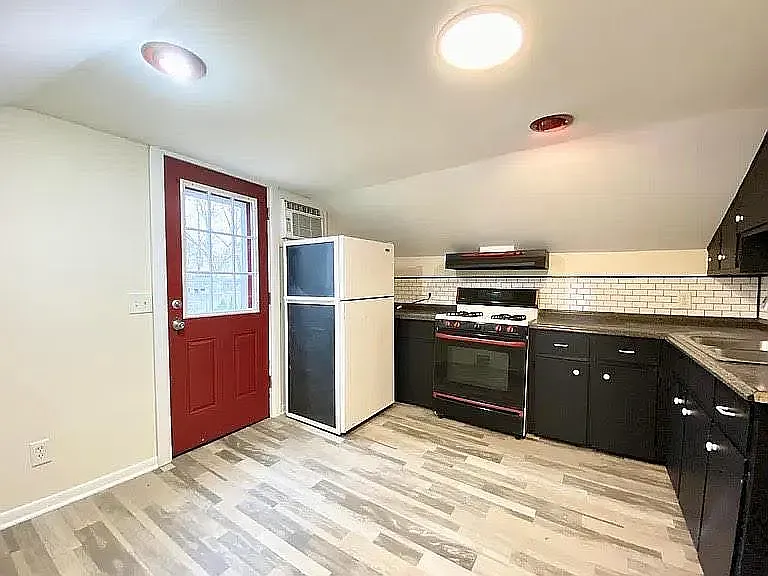 142 Langdon Ave NE #2 — Photo 9