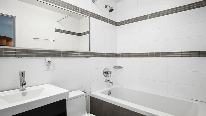 Rented by Nooklyn NYC LLC | media 17