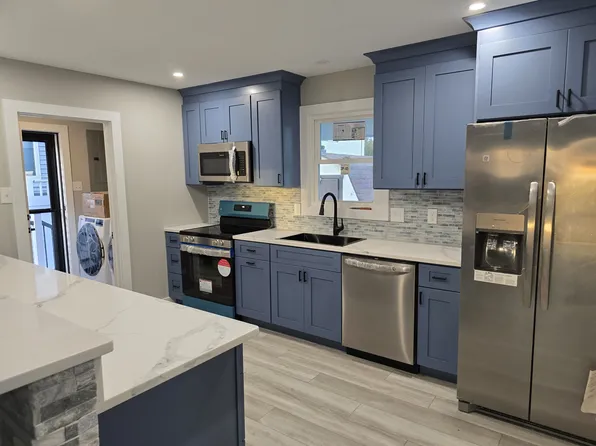 601 N Surrey Ave #A, Ventnor City, NJ 08406