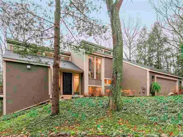 2018 Greenbriar Ter, Harbor Springs, MI 49740