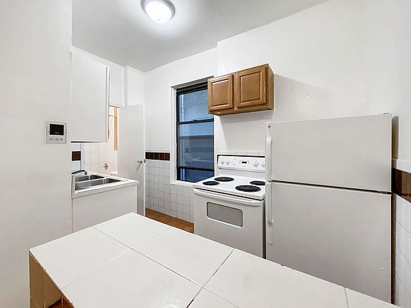 3rd image of 55 2nd Ave APT 10