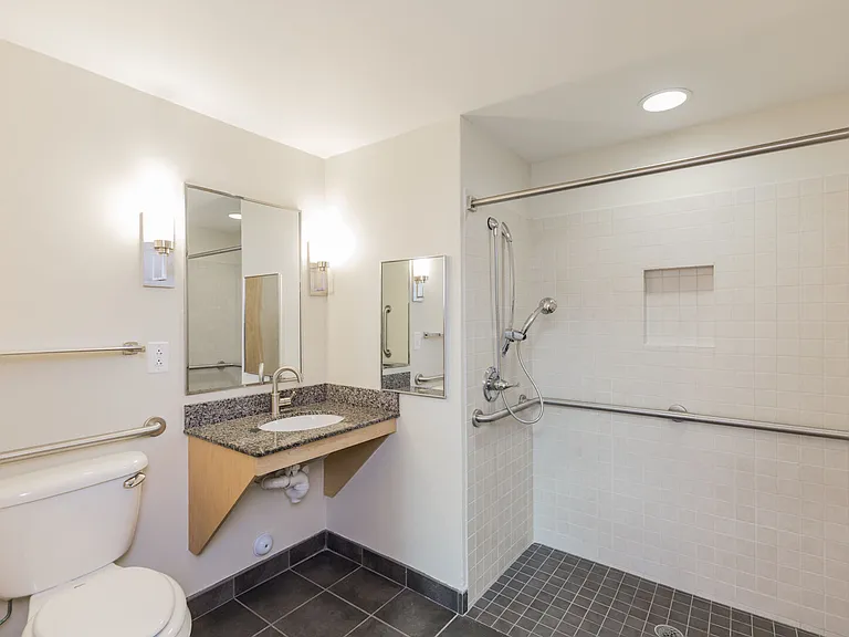 1302 Mactavish Ave — Photo 6