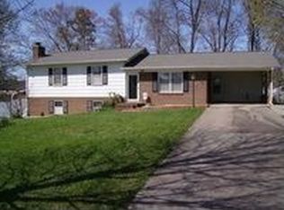 210 Fieldstone Dr, Winston Salem, NC 27127