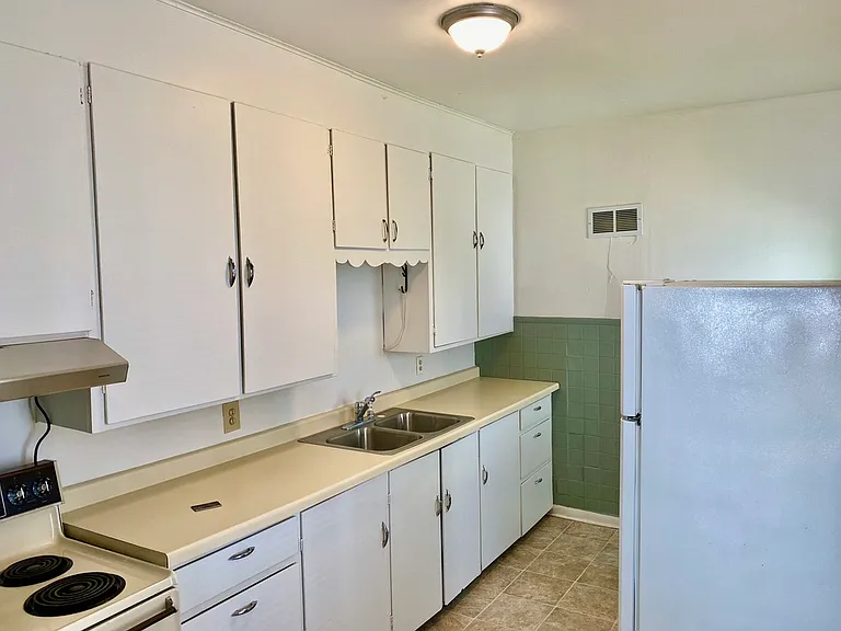 223 W Marion St — Photo 3