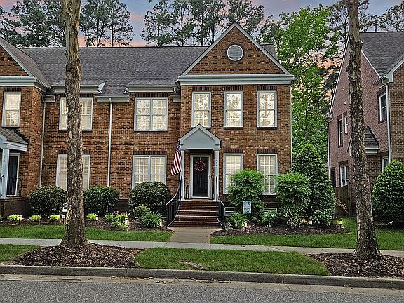 3rd image of 255 Herman Melville Ave