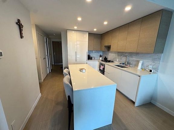 2nd image of 4168 Lougheed Hwy #3609