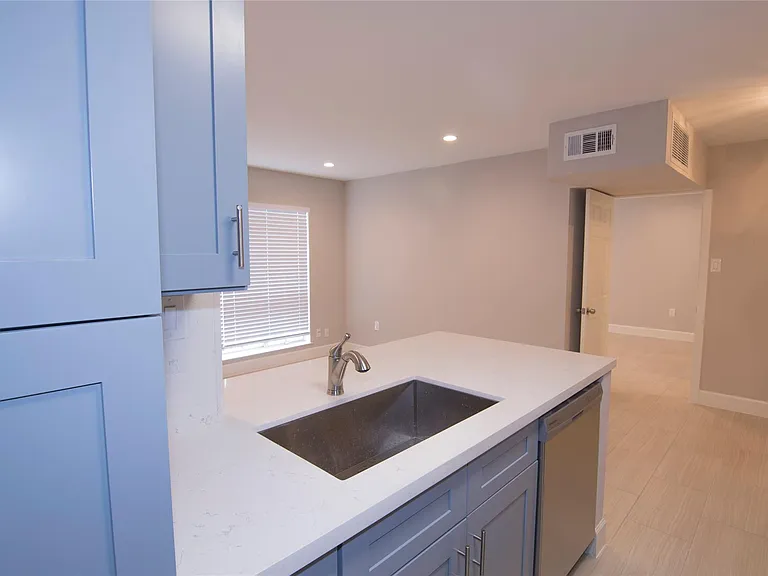 2201 Fountain View Dr #44 — Photo 6