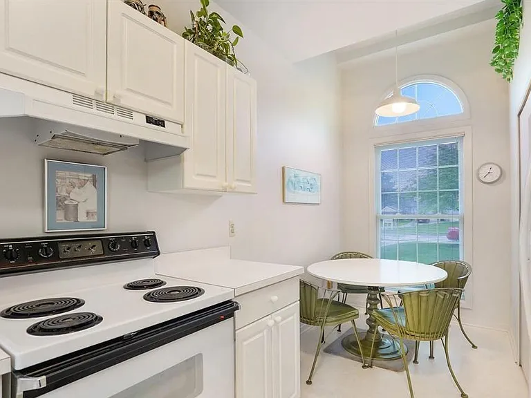 24267 Weathervane Ct — Photo 10