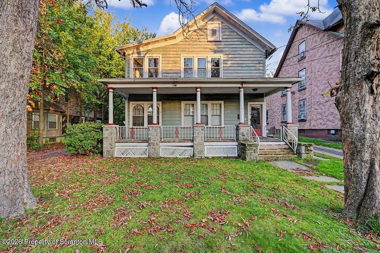 3 bed, 1.0 bath, 1628 sqft, $1,900 — Photo 2