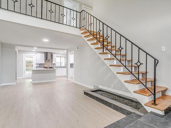 2nd image of 802 Sutton Ct