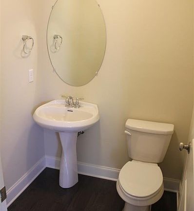 4th image of 315 Hialeah Dr