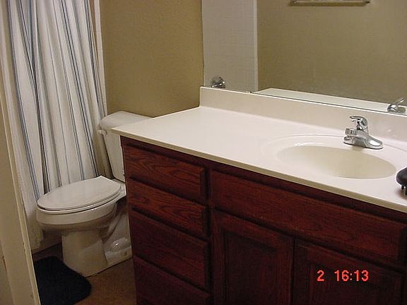 5th image of 814 Columbia Dr
