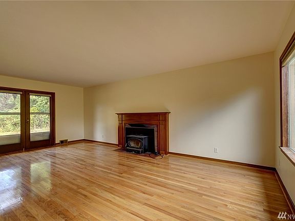 4th image of 133 121st St E