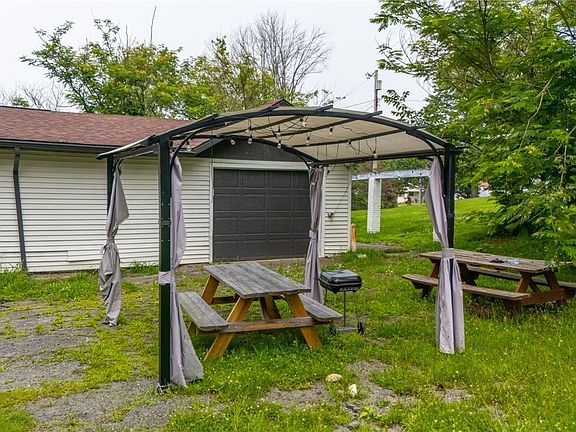 5th image of 120 Winters Dr