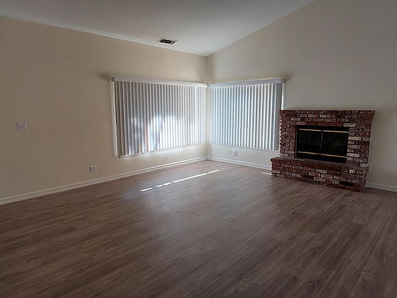 3rd image of 2590 Country Club Dr
