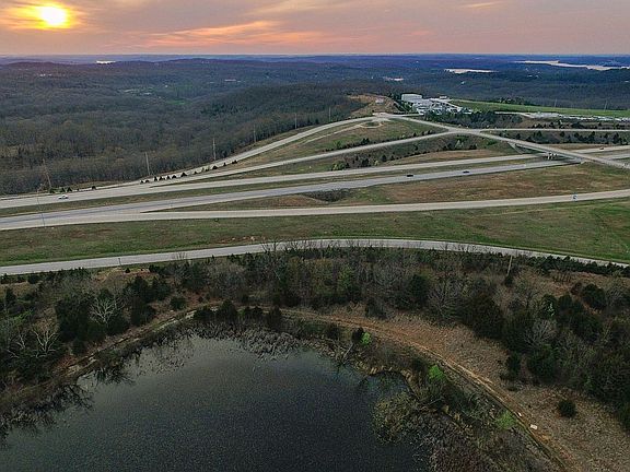 3rd image of 954 State Road Y Linn Creek Mo